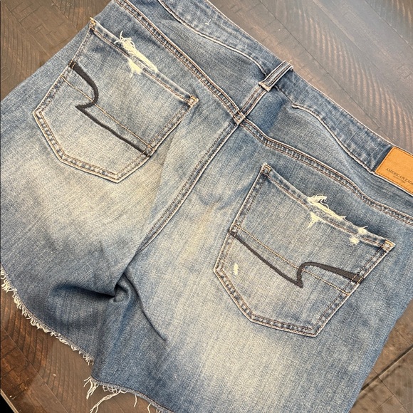 American Eagle Outfitters Women's Faded Blue Jean Shorts - Picture 2 of 3